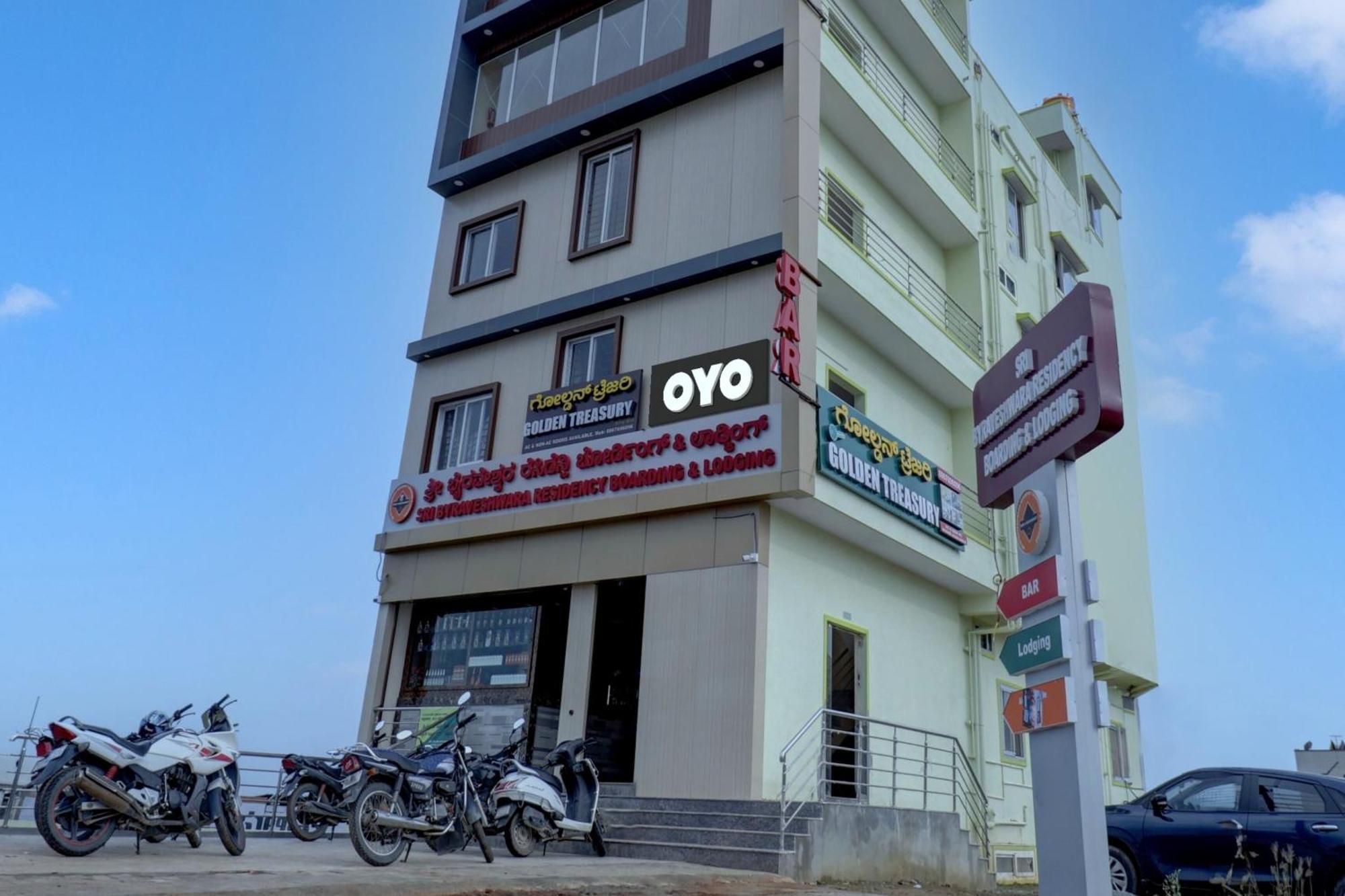 Oyo Flagship Golden Treasury Hotel Bangalore Exterior photo